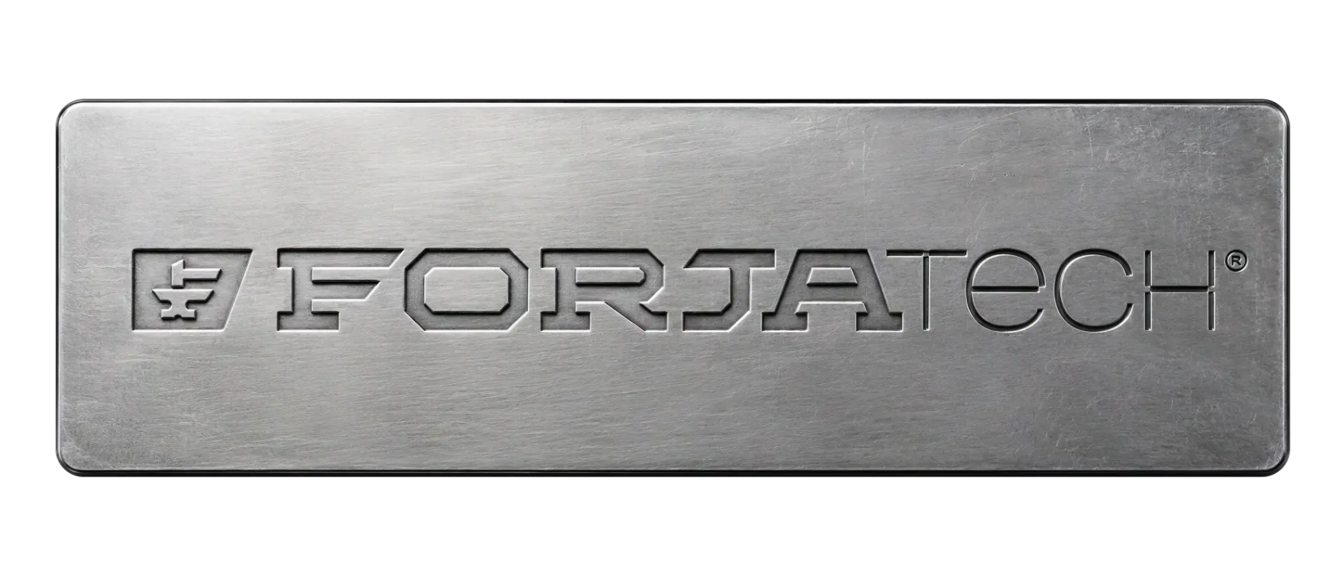 Placa de aço com o logotipo da ForjaTech